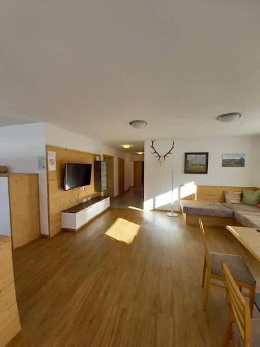 Grosszuegiges Apartment Georg Mayrhofen Barrierefrei Hollenzen Bagian luar foto