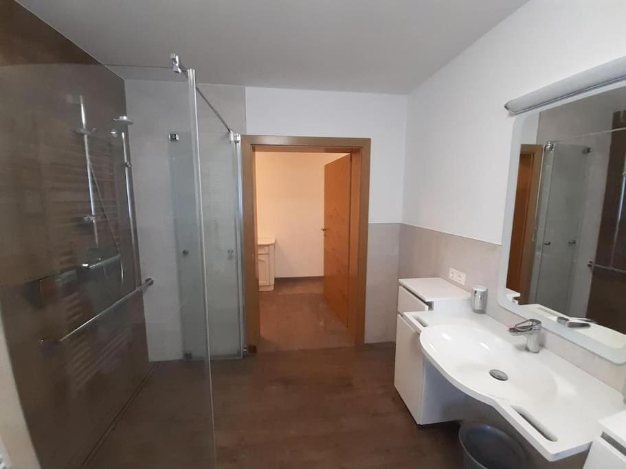 Grosszuegiges Apartment Georg Mayrhofen Barrierefrei Hollenzen Bagian luar foto