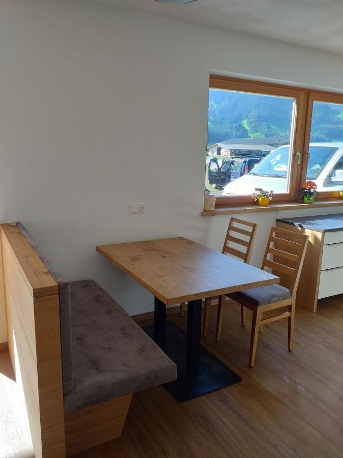 Grosszuegiges Apartment Georg Mayrhofen Barrierefrei Hollenzen Bagian luar foto