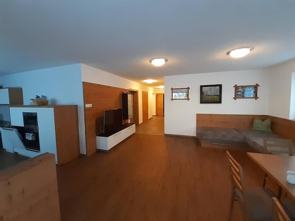 Grosszuegiges Apartment Georg Mayrhofen Barrierefrei Hollenzen Bagian luar foto