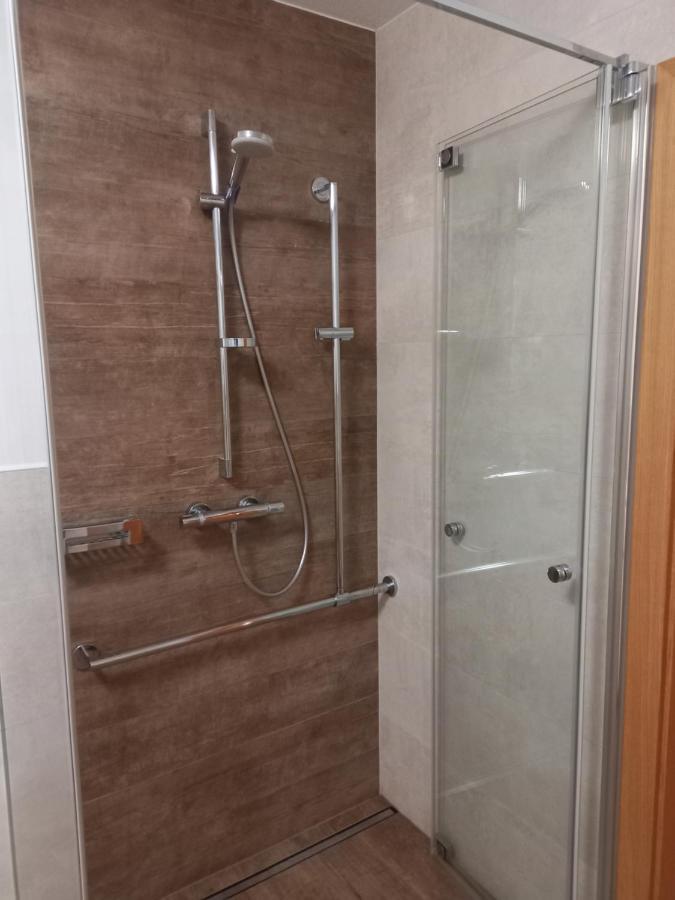 Grosszuegiges Apartment Georg Mayrhofen Barrierefrei Hollenzen Bagian luar foto