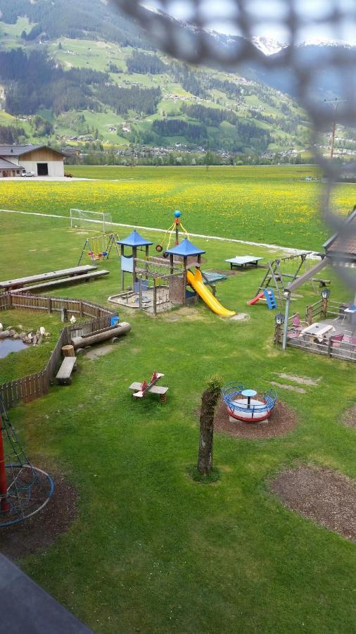 Grosszuegiges Apartment Georg Mayrhofen Barrierefrei Hollenzen Bagian luar foto